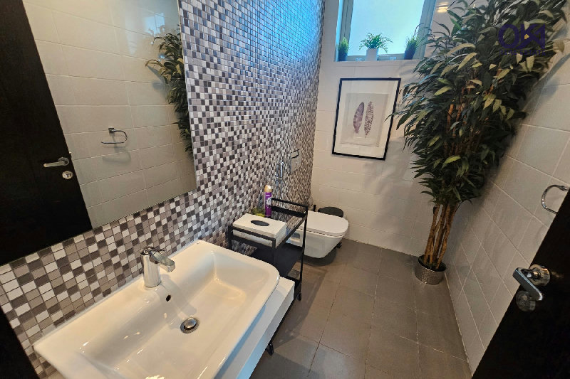 DUPLEX* 3 ASSIGNED PARKINGS * PRIVATE ENTRANCE – Slide 13