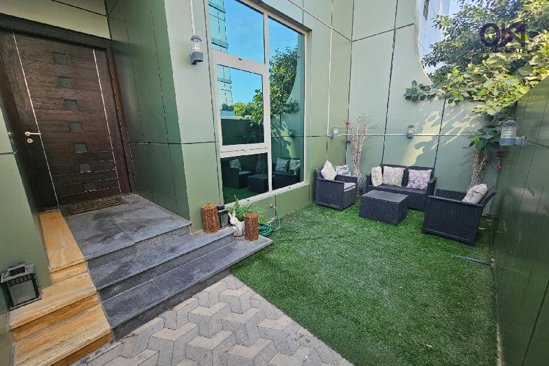DUPLEX* 3 ASSIGNED PARKINGS * PRIVATE ENTRANCE – Slide 15
