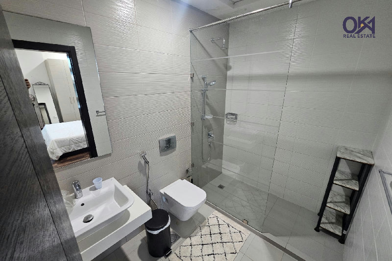 DUPLEX* 3 ASSIGNED PARKINGS * PRIVATE ENTRANCE – Slide 19