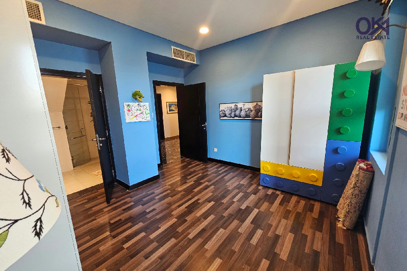 DUPLEX* 3 ASSIGNED PARKINGS * PRIVATE ENTRANCE – Slide 21