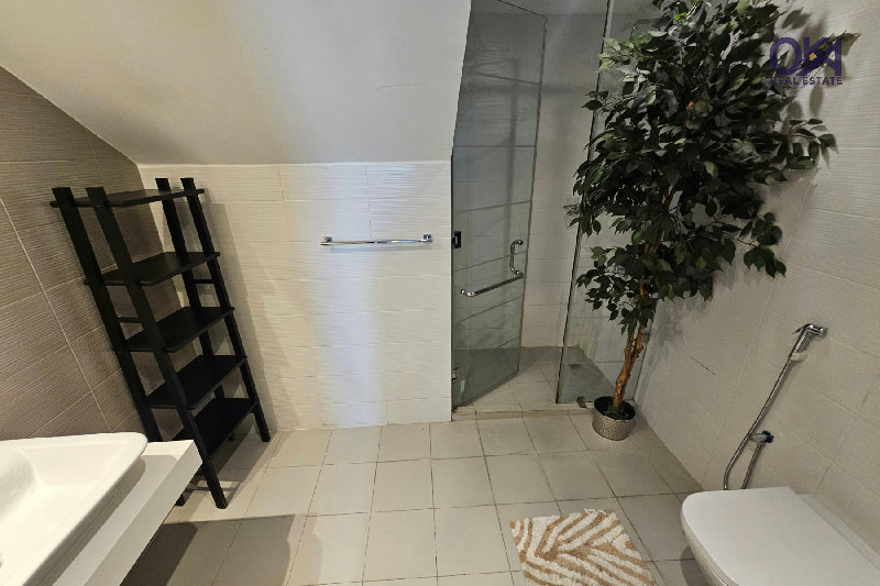 DUPLEX* 3 ASSIGNED PARKINGS * PRIVATE ENTRANCE – Slide 22