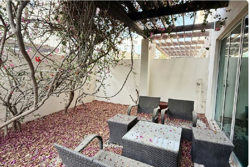 Furnished, elegant, quiet area, great price – Slide 1