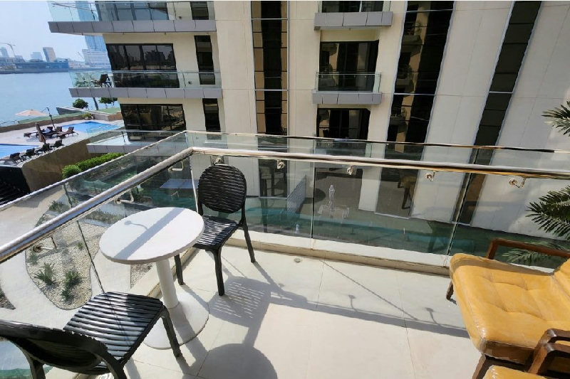 Stunning views, luxury living, elegant design – Slide 9