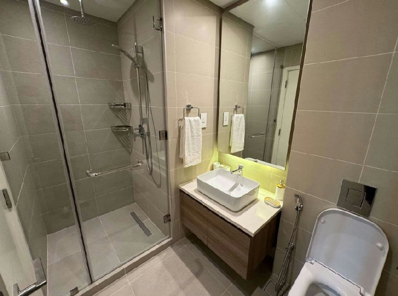 Luxury and comfort, prime location, modern design – Slide 4