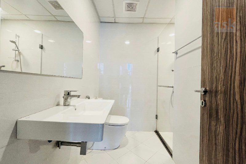 MODERN | BALCONY | GREAT FACILITIES | HOUSEKEEPING – Slide 10