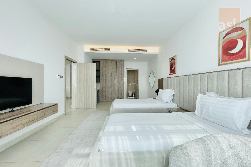 LUXURY | SPACIOUS | HIGHFLOOR | HOUSE KEEPING – Slide 11