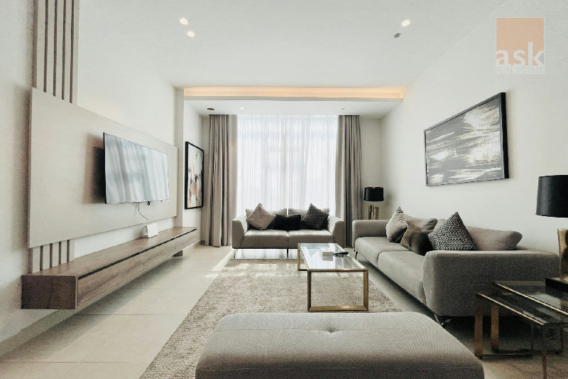 LUXURY | SPACIOUS | HIGHFLOOR | HOUSE KEEPING – Slide 2