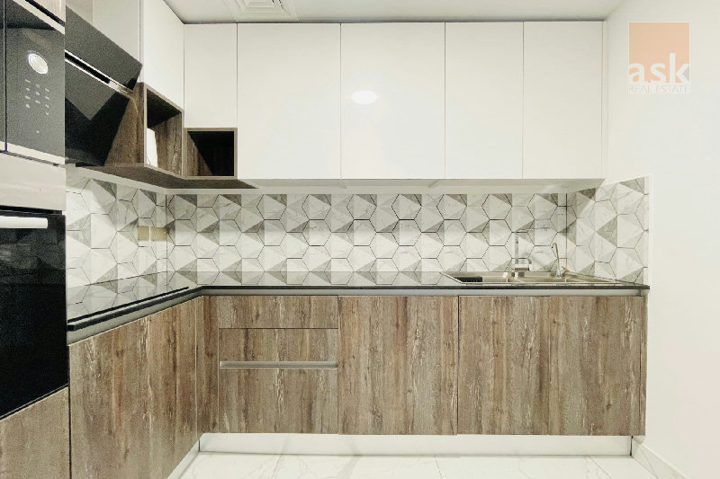 Spacious 2BR Apartment with Balcony | High Floor | City View – Slide 5