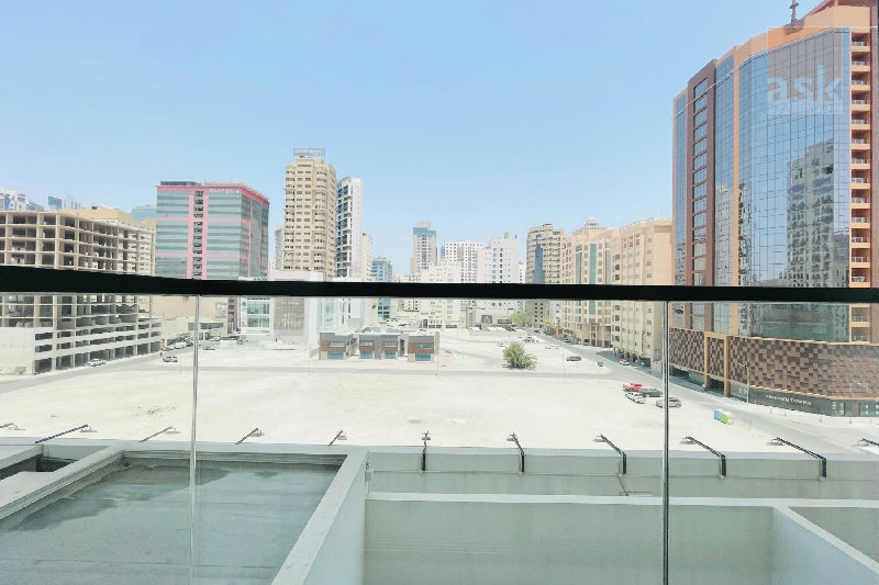 Spacious 2BR Apartment with Balcony | High Floor | City View – Slide 7