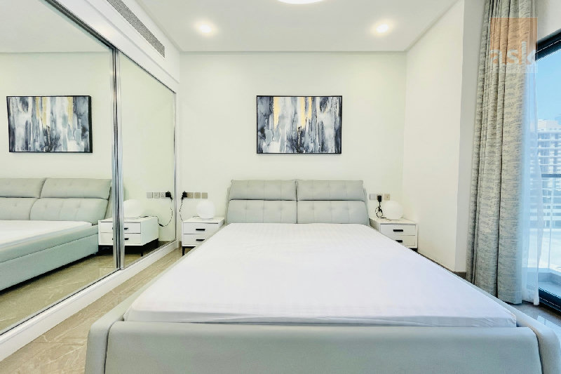 Spacious 2BR Apartment with Balcony | High Floor | City View – Slide 9