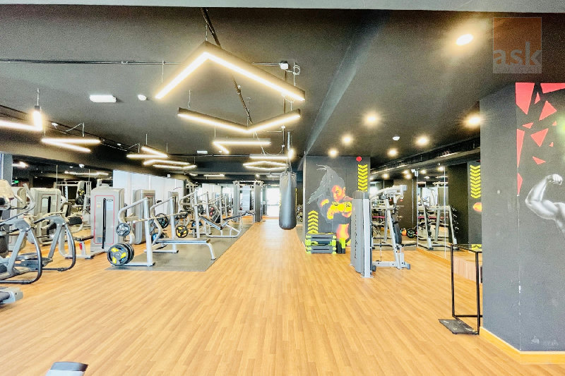 Spacious 2BR Apartment with Balcony | High Floor | City View – Slide 18