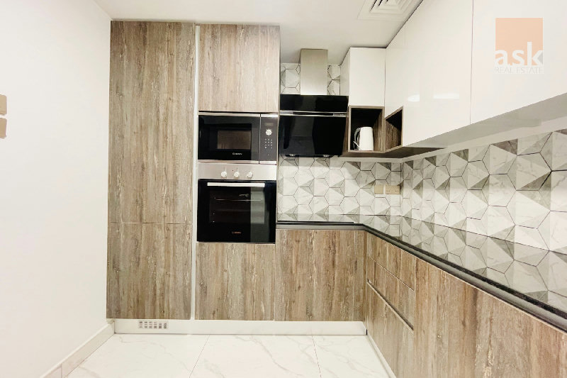 Spacious 2BR Apartment with Balcony | High Floor | City View – Slide 6