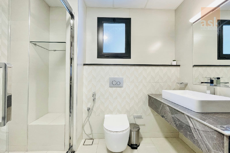 Spacious 2BR Apartment with Balcony | High Floor | City View – Slide 15