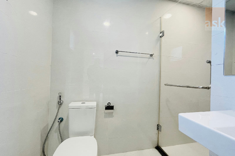 GREAT FACILITIES | SPACIOUS ROOMS | BALCONY | CITYVIEW – Slide 11