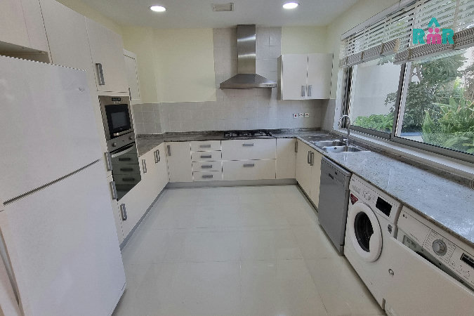 Tranquil Beach Compound with Turquois Views and Swimming Pools – Slide 4