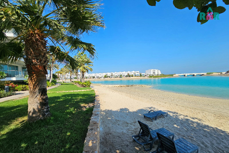 Dream Beachfront Home With a Stunning View, Terraced – Slide 2