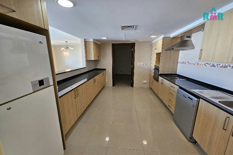 Dream Beachfront Home With a Stunning View, Terraced – Slide 4