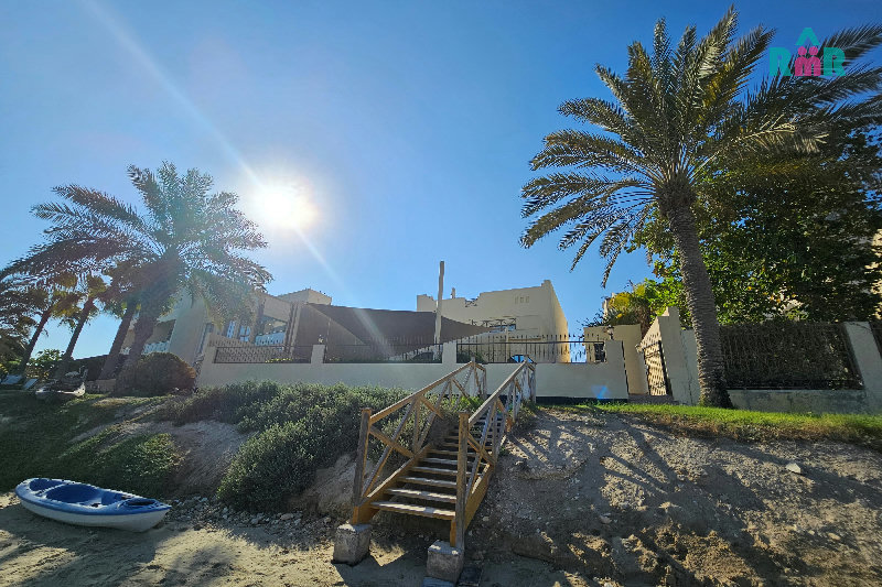 Detached Beachfront Villa/Garage/Private Swimming Pool/Garden – Slide 8