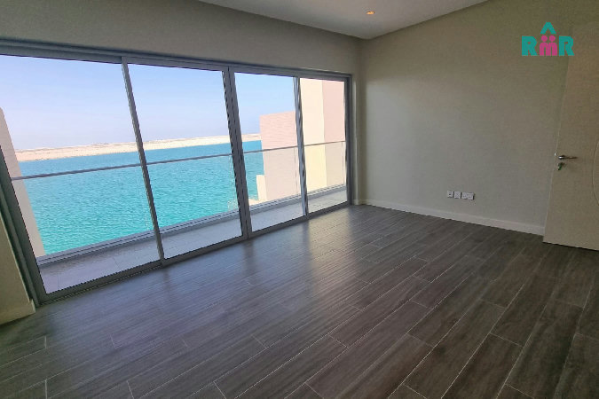 Oceanfront Living/Modern Developed Facilities – Slide 10