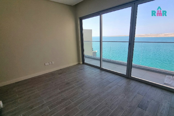 Oceanfront Living/Modern Developed Facilities – Slide 14