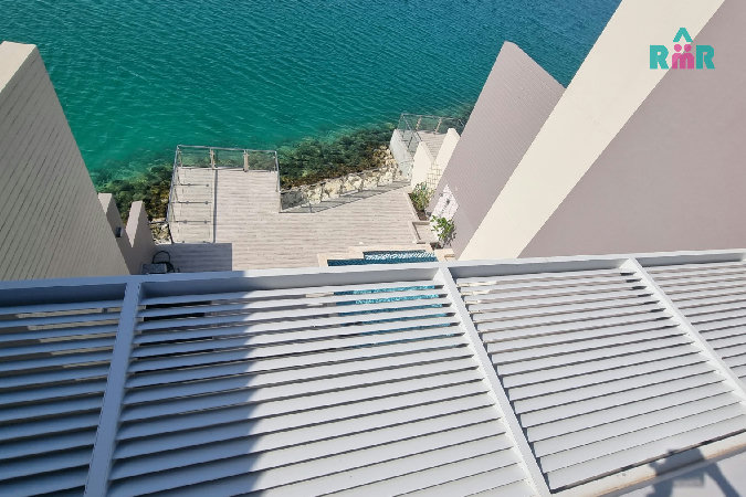 Oceanfront Living/Modern Developed Facilities – Slide 17