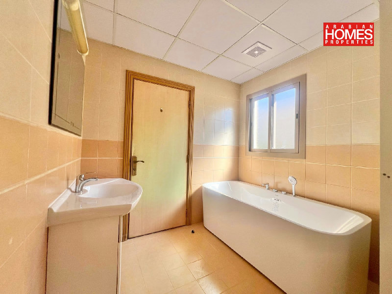 4 BEDROOM VILLA WITH PRIVATE GARDEN – Slide 8