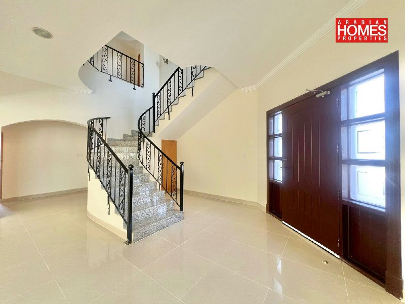 4 BEDROOM VILLA WITH PRIVATE GARDEN – Slide 4