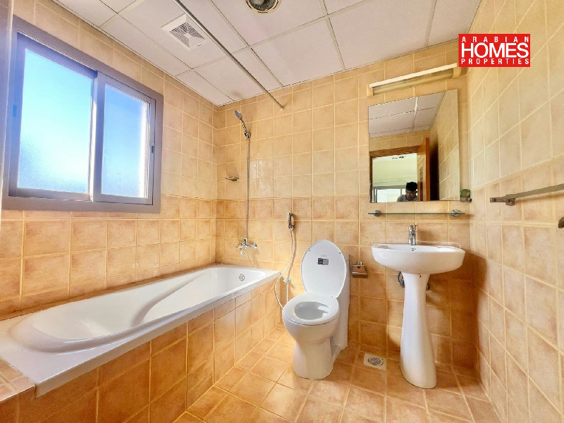 4 BEDROOM VILLA WITH PRIVATE GARDEN – Slide 9