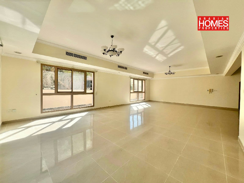 4 BEDROOM VILLA WITH PRIVATE GARDEN – Slide 5