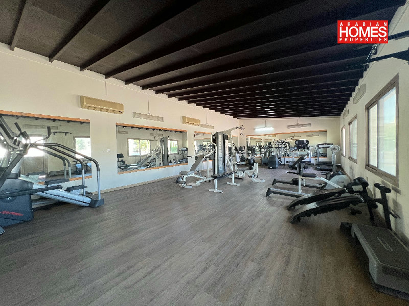 4 BEDROOM VILLA WITH PRIVATE GARDEN – Slide 12