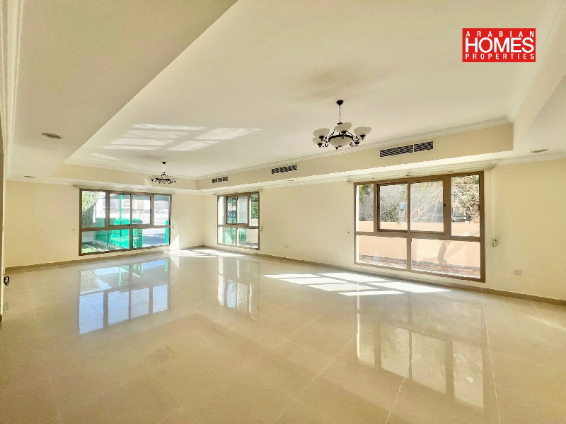 4 BEDROOM VILLA WITH PRIVATE GARDEN – Slide 6