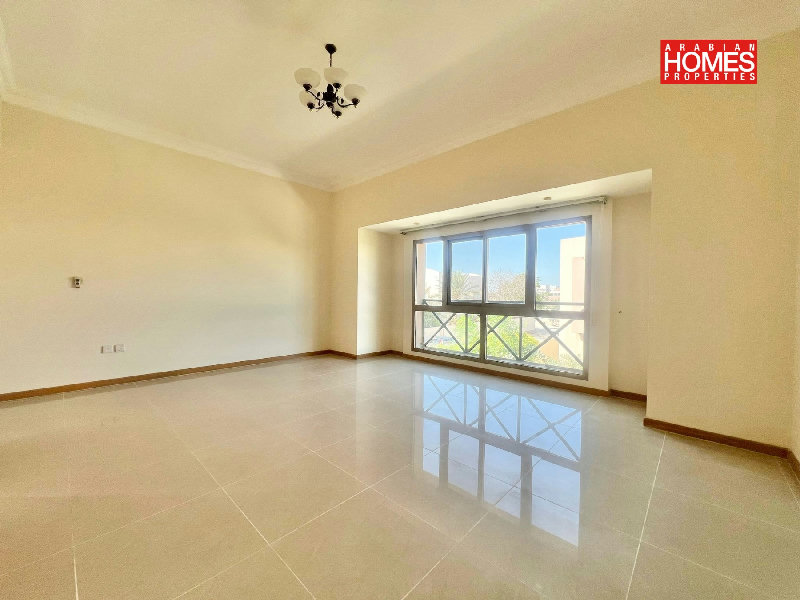 4 BEDROOM VILLA WITH PRIVATE GARDEN – Slide 10