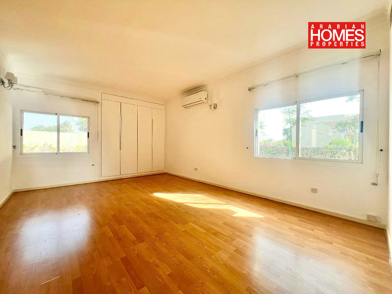 WELL MAINTAINED 3 BEDROOM VILLA WITH PRIVATE GARDEN – Slide 6