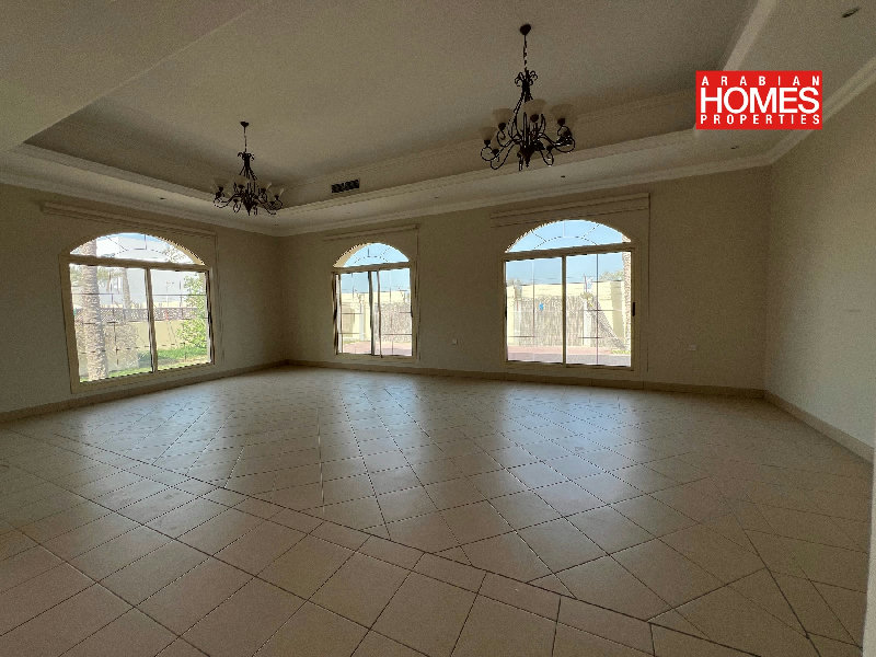 4 BEDROOM VILLA WITH PRIVATE GARDEN – Slide 4