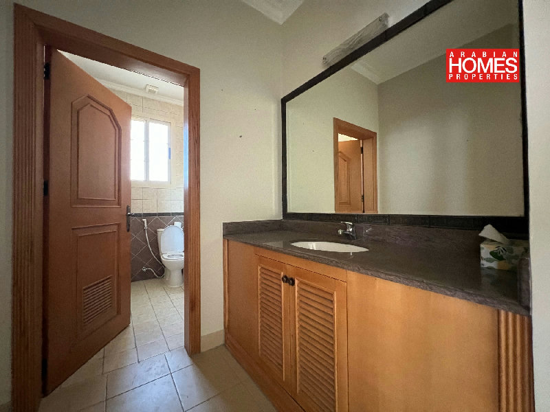 4 BEDROOM VILLA WITH PRIVATE GARDEN – Slide 9