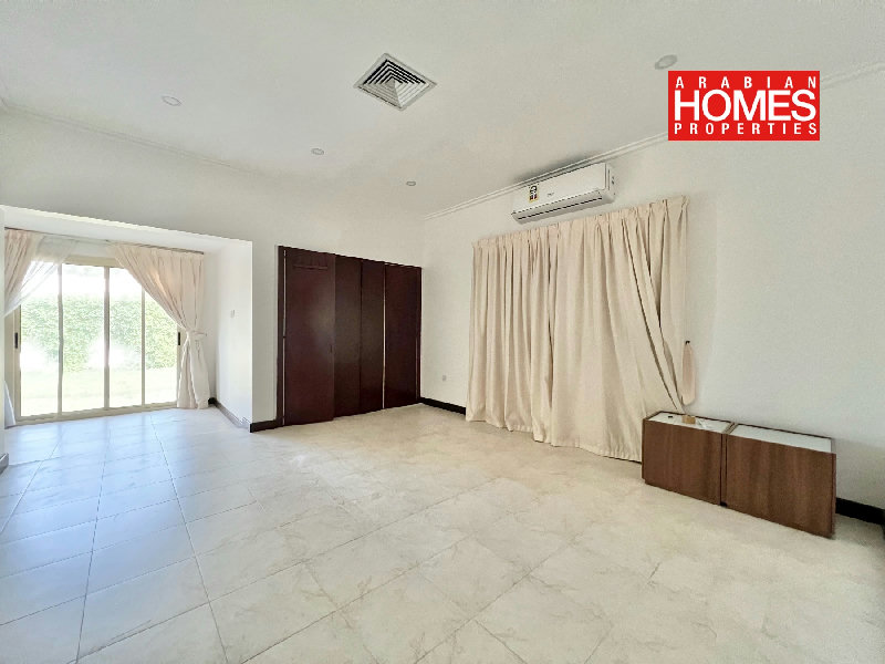 3 BEBROOM VILLA WITH PRIVATE GARDEN – Slide 3