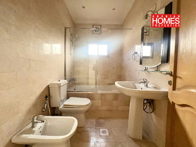 4 BEDROOM VILLA WITH PRIVATE POOL AND GARDEN – Slide 10