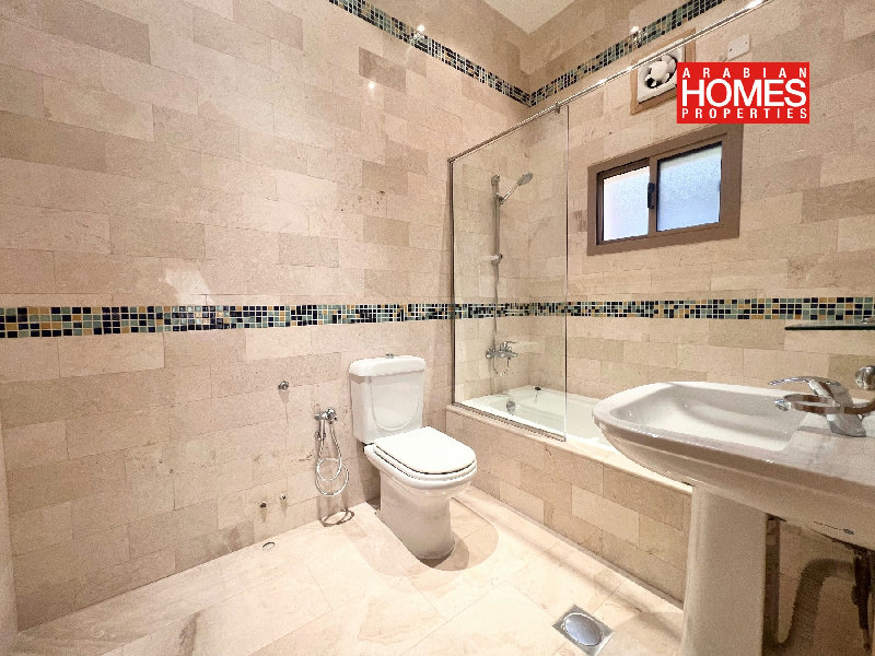 4 BEDROOM VILLA WITH PRIVATE POOL AND GARDEN – Slide 11