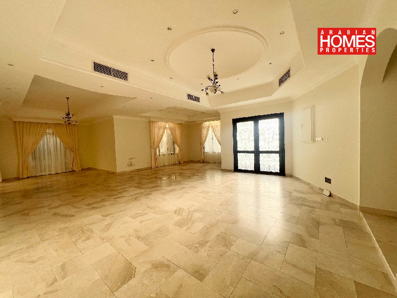 4 BEDROOM VILLA WITH PRIVATE POOL AND GARDEN – Slide 3