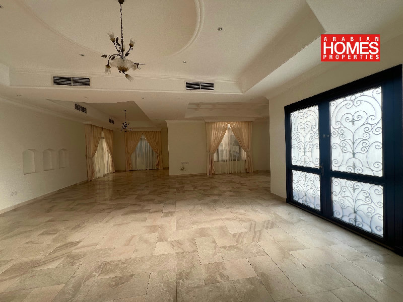 4 BEDROOM VILLA WITH PRIVATE POOL AND GARDEN – Slide 4