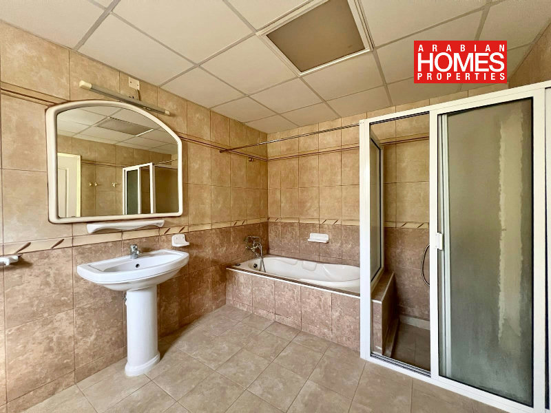 4 BEDROOM VILLA WITH PRIVATE GARDEN – Slide 11