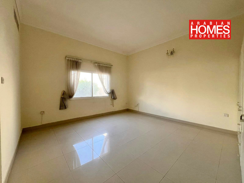 4 BEDROOM VILLA WITH PRIVATE GARDEN – Slide 9