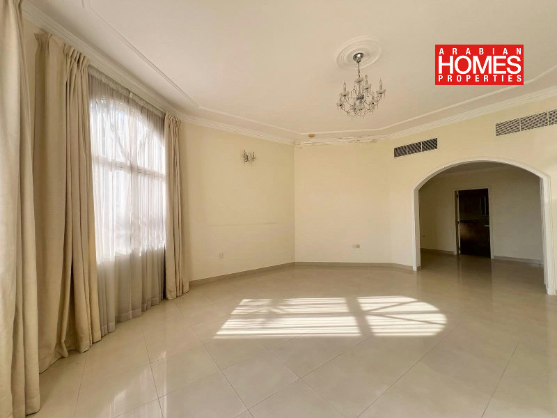 4 BEDROOM VILLA WITH PRIVATE GARDEN – Slide 5