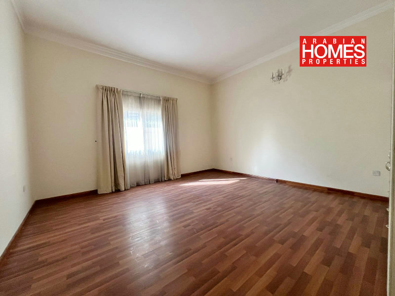 4 BEDROOM VILLA WITH PRIVATE GARDEN – Slide 7