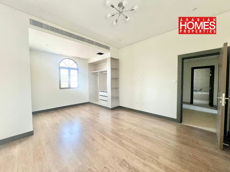 BRAND NEW 4 BEDROOM VILLA WITH PRIVATE GARDEN – Slide 7