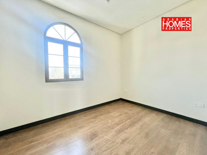 BRAND NEW 4 BEDROOM VILLA WITH PRIVATE GARDEN – Slide 8