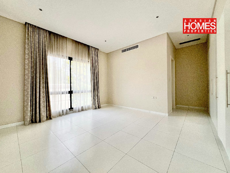 MODERN 4 BEDROOM VILLA WITH PRIVATE POOL – Slide 3