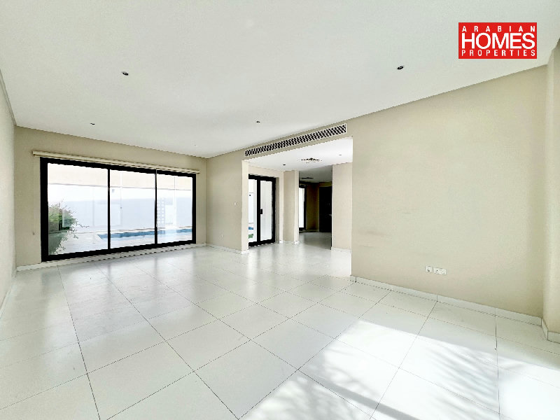 MODERN 4 BEDROOM VILLA WITH PRIVATE POOL – Slide 2