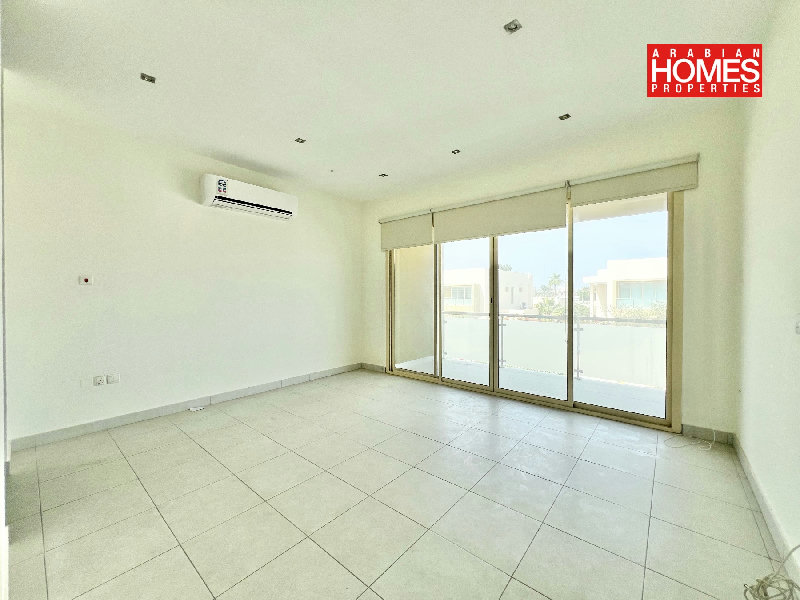 MODERN 4 BEDROOM VILLA WITH PRIVATE POOL AND GARDEN – Slide 7