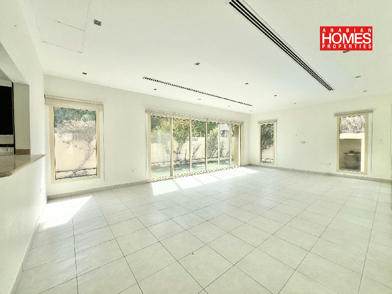 MODERN 4 BEDROOM VILLA WITH PRIVATE POOL AND GARDEN – Slide 5